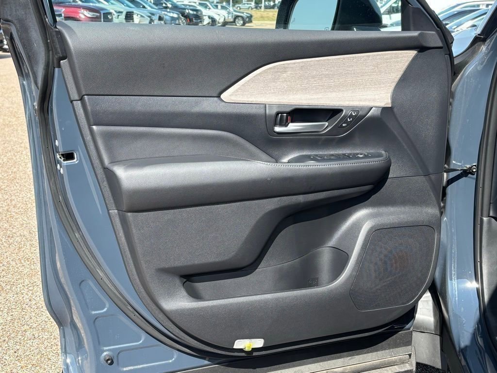 New 2024 Toyota Grand Highlander Limited image 27