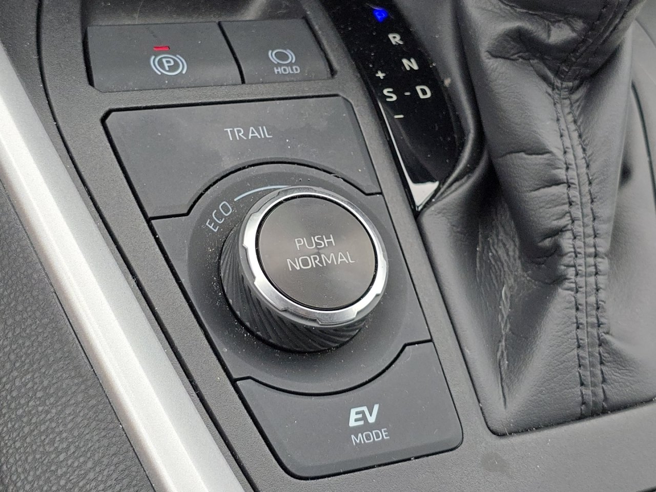 Certified 2024 Toyota RAV4 LE AWD/4WD image 23