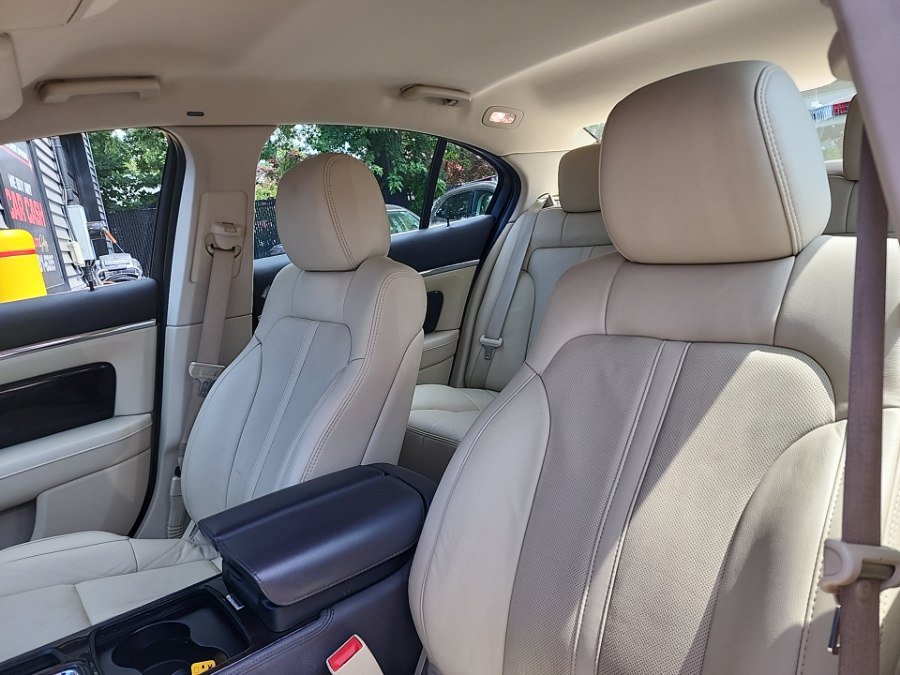 Used 2014 Lincoln MKS w/ Equipment Group 101A FWD image 25