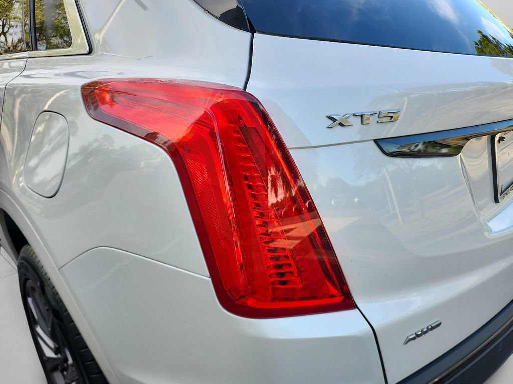 Used 2019 Cadillac XT5 Luxury w/ LPO, Black Ice Package AWD/4WD image 15