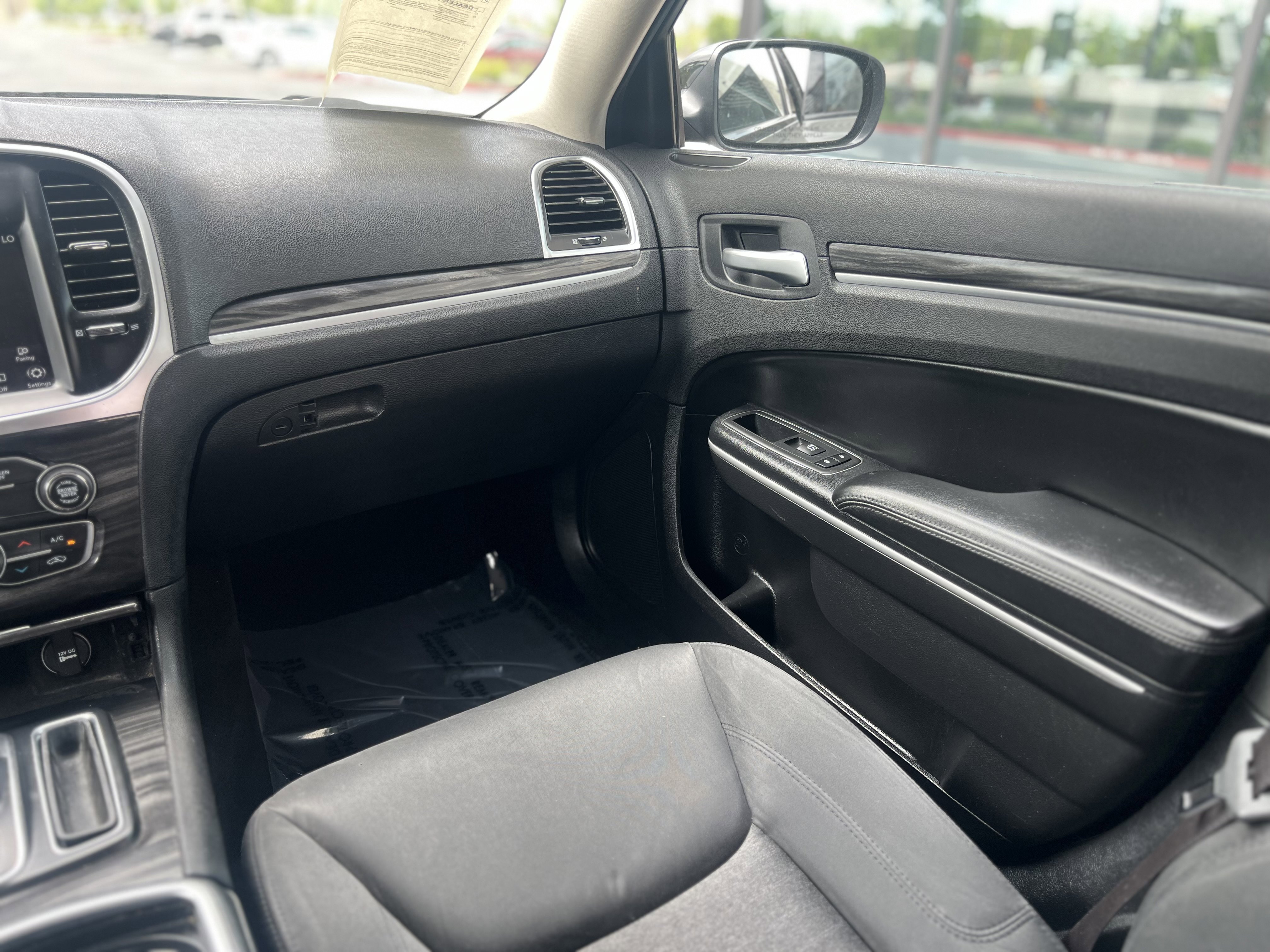 Used 2019 Chrysler 300 Touring w/ Sport Appearance Package image 29