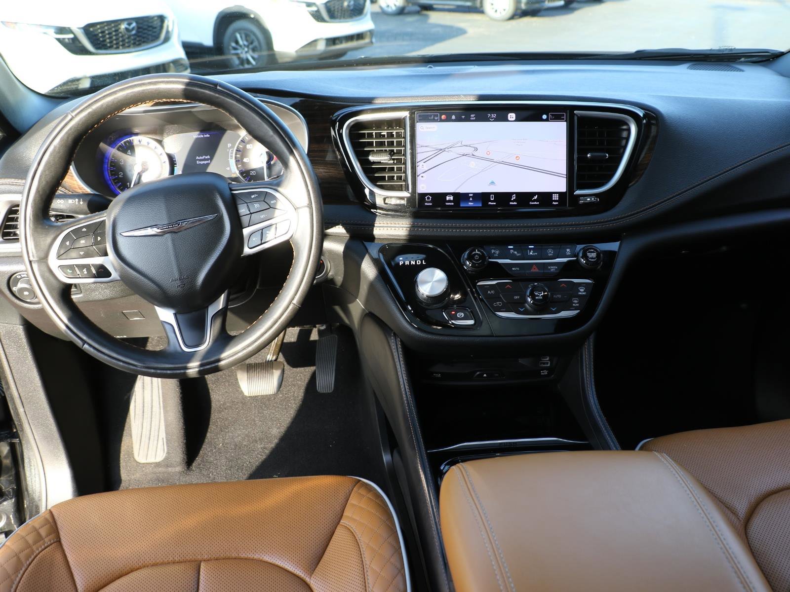 Used 2022 Chrysler Pacifica Pinnacle FWD image 12