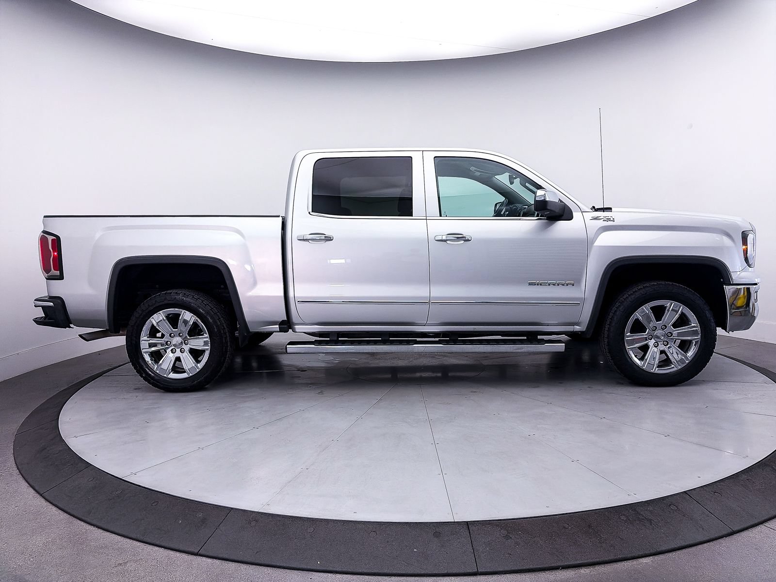Used 2018 GMC Sierra 1500 SLT AWD/4WD image 32