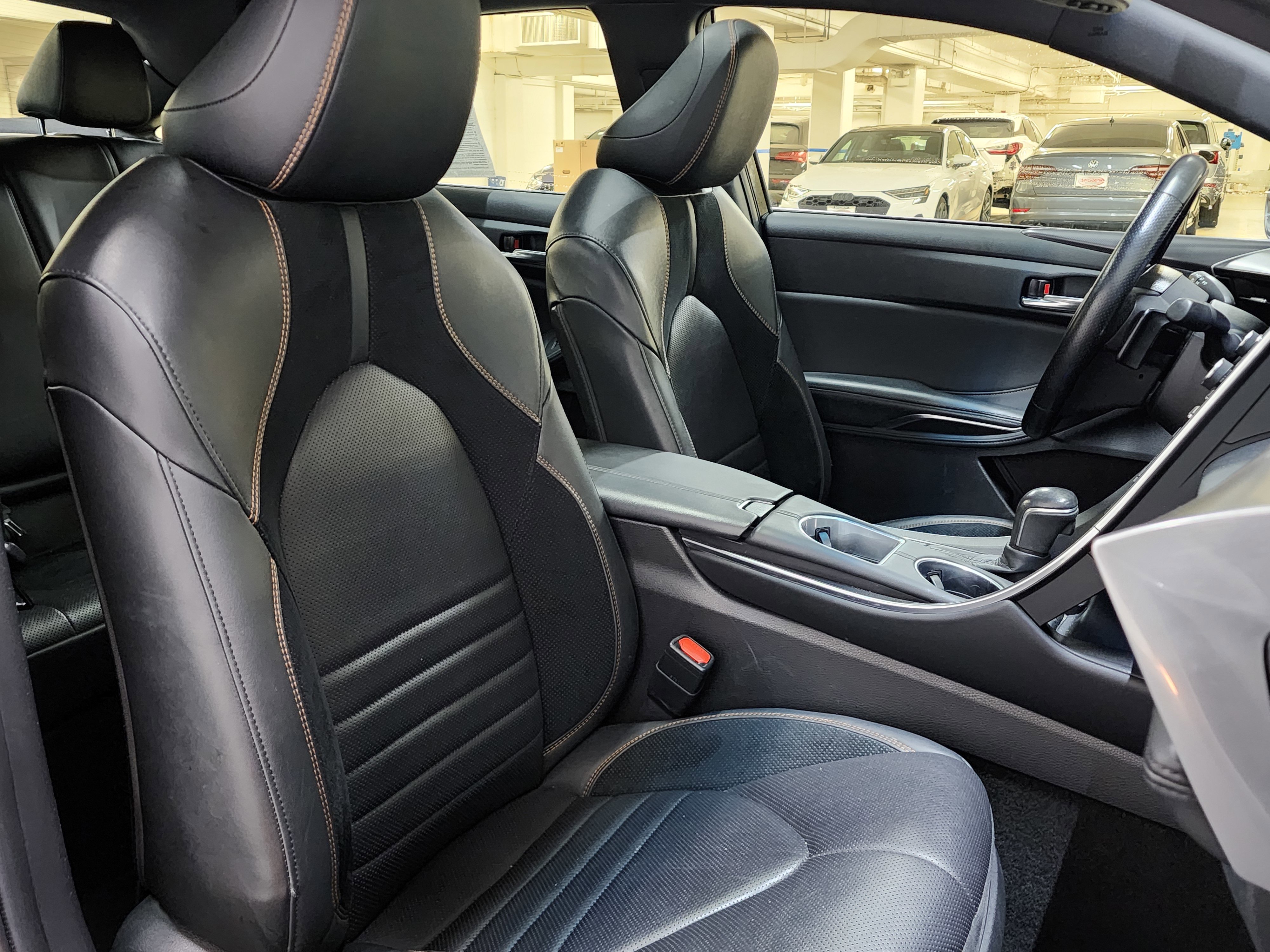 Used 2020 Toyota Avalon XSE image 23