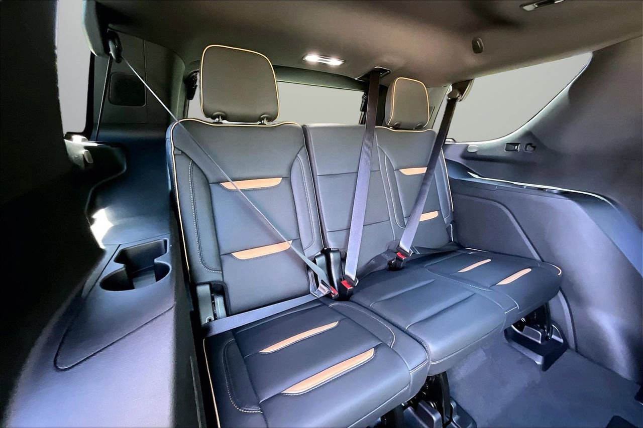 Used 2024 GMC Yukon AT4 w/ AT4 Premium Package AWD/4WD image 26