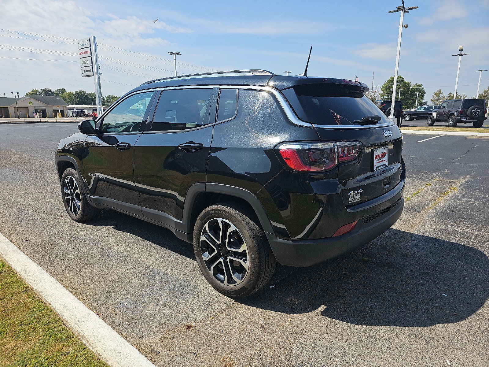 Used 2022 Jeep Compass Limited image 4