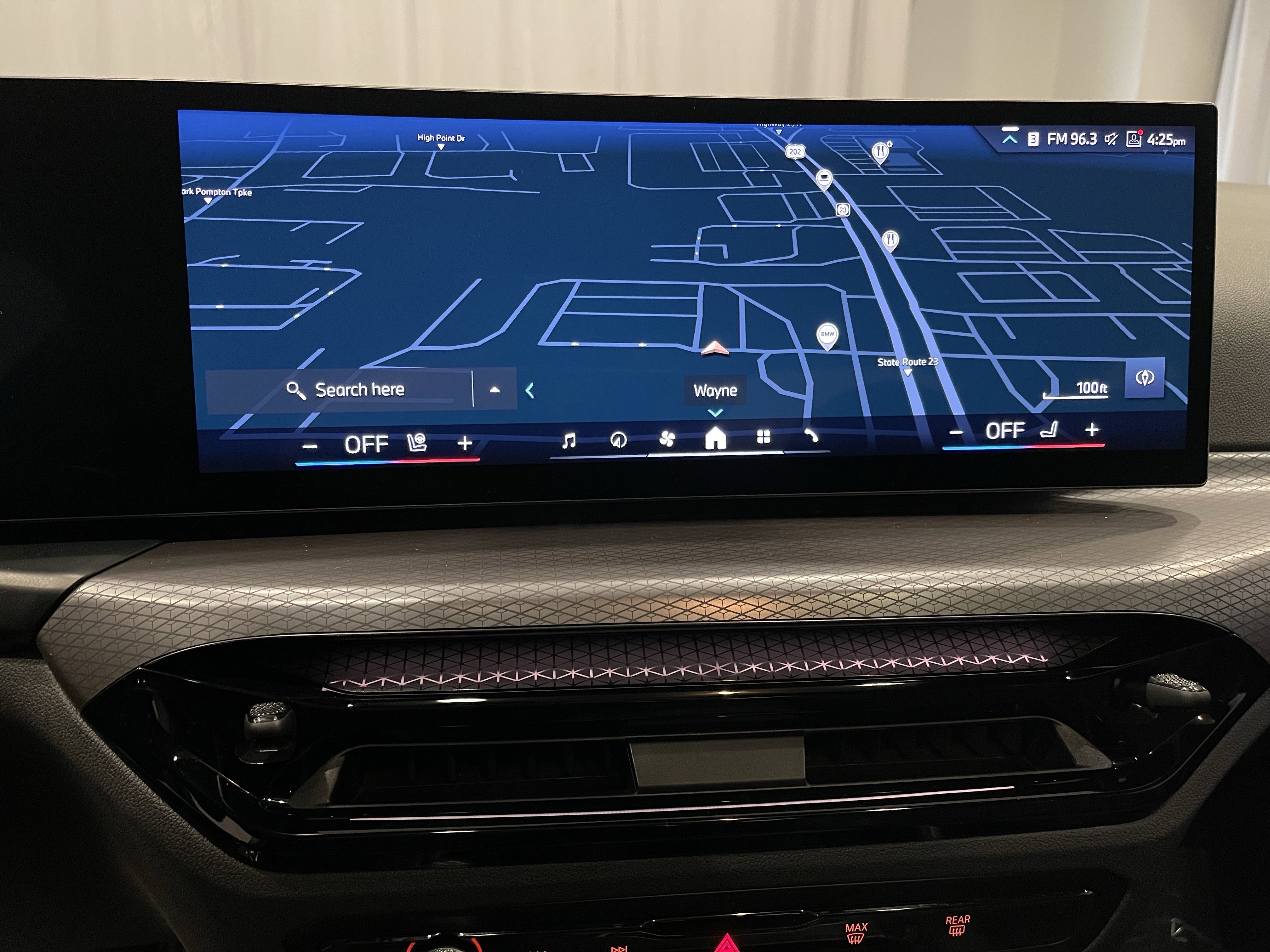 Used 2025 BMW 430i xDrive Coupe w/ Premium Package image 22