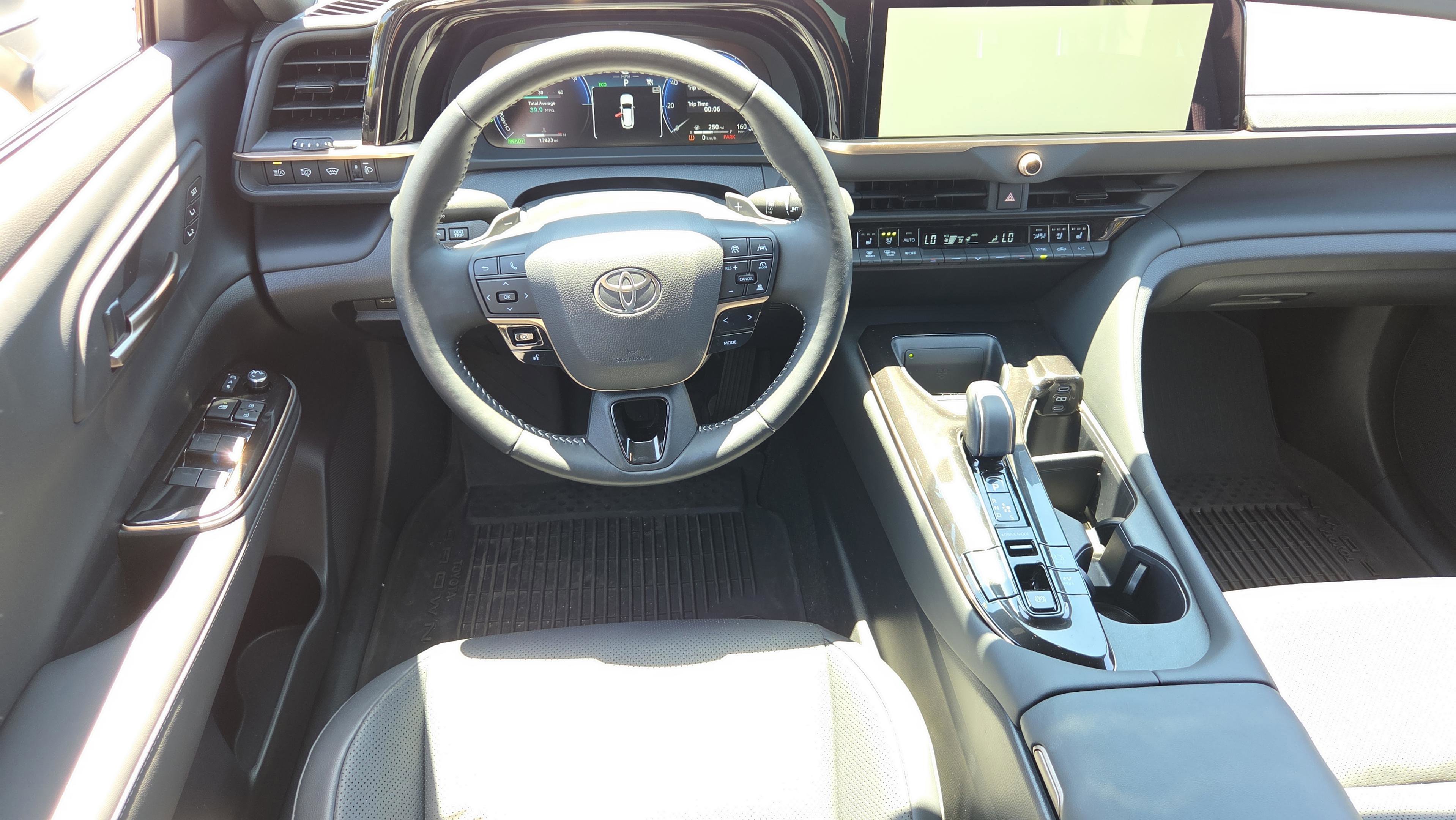 Certified 2025 Toyota Crown Signia AWD/4WD image 23