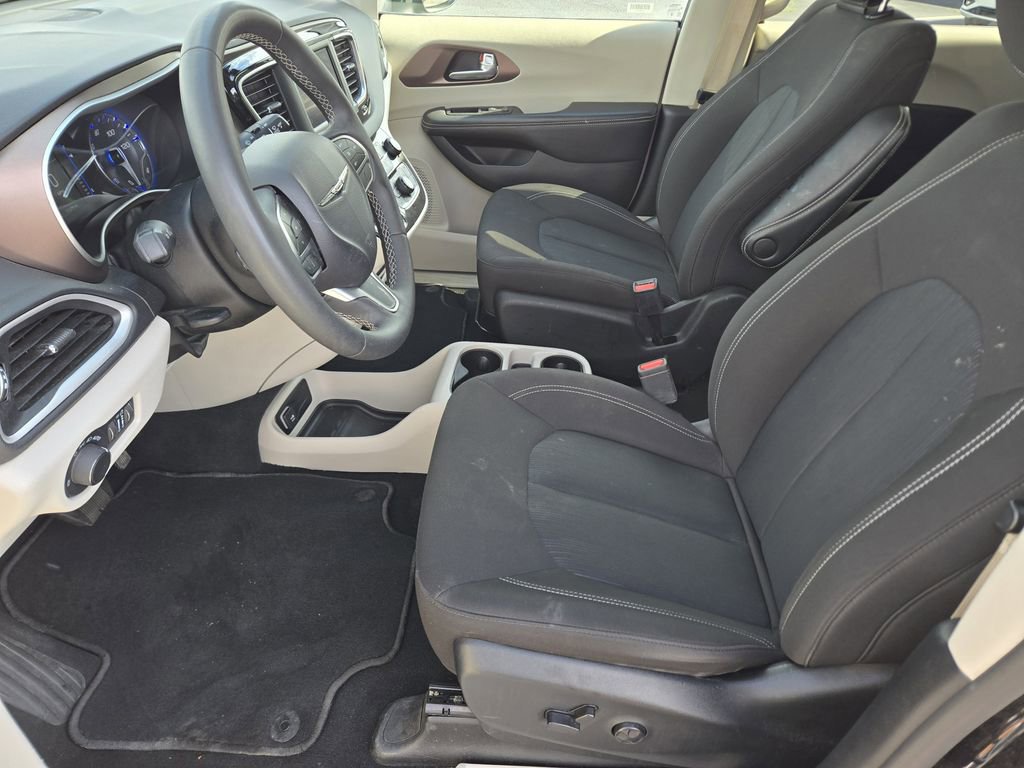 Used 2024 Chrysler Voyager LX FWD image 16