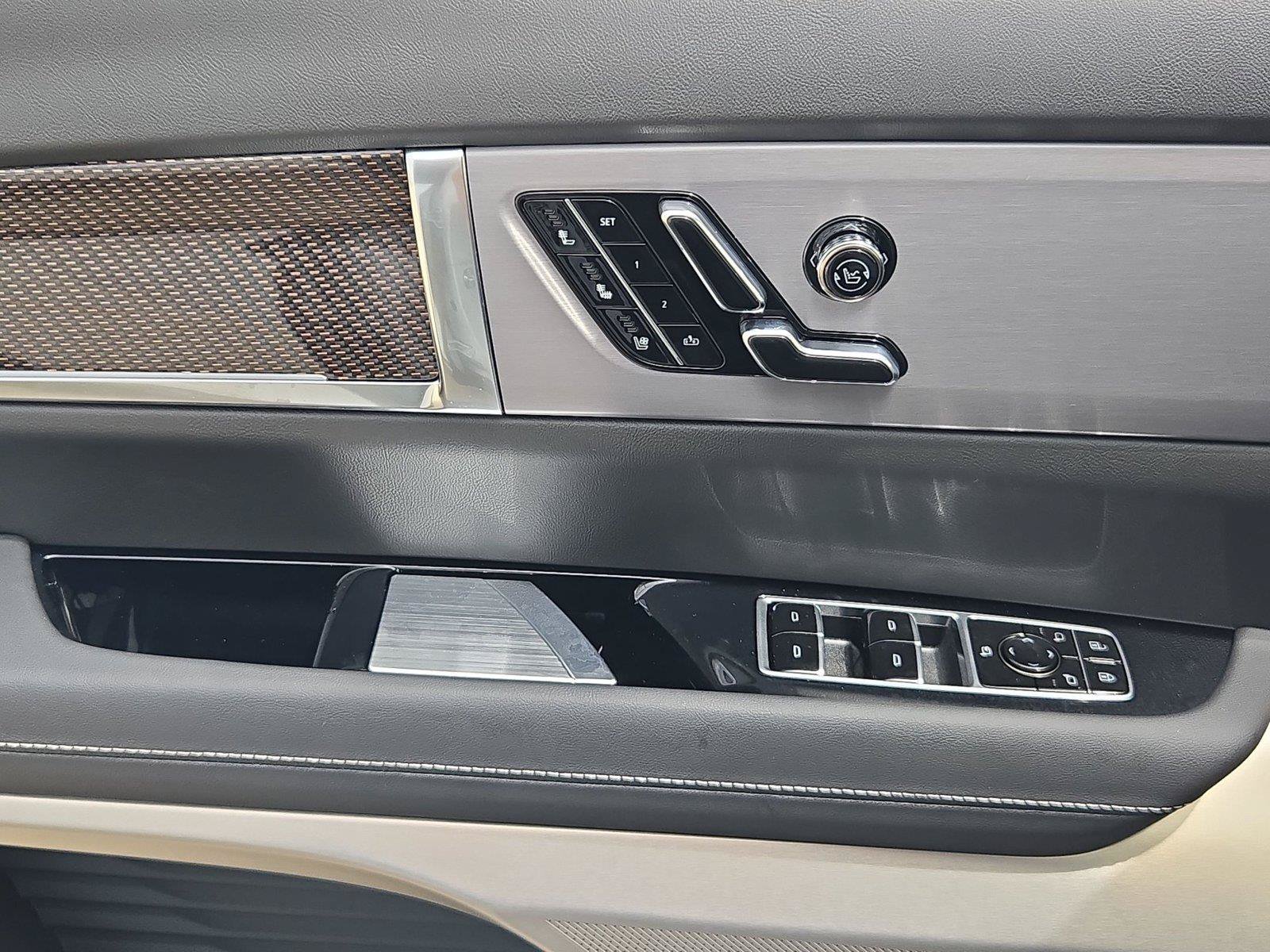 New 2027 Cadillac Vistiq Sport w/ LPO, Floor Liner Package AWD/4WD image 25