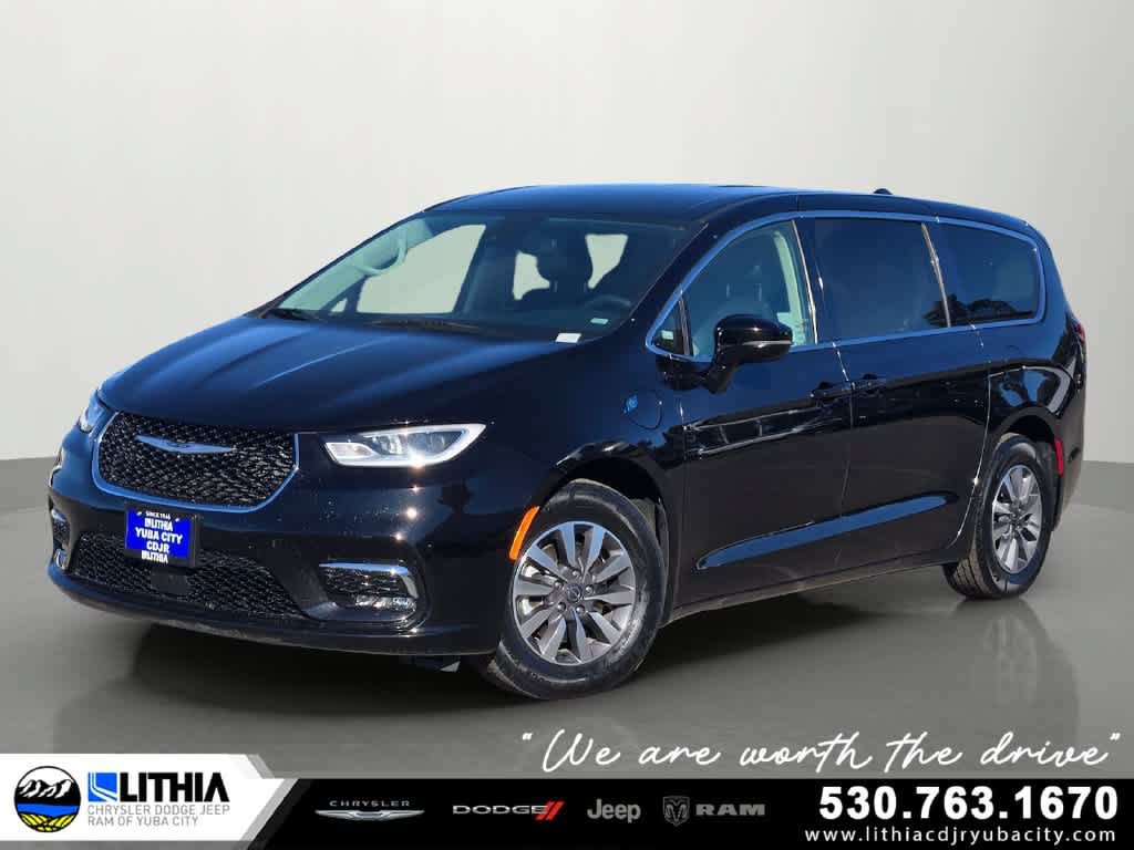Used 2024 Chrysler Pacifica Limited