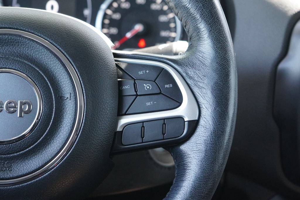 Used 2019 Jeep Renegade Latitude w/ Cold Weather Group FWD image 15