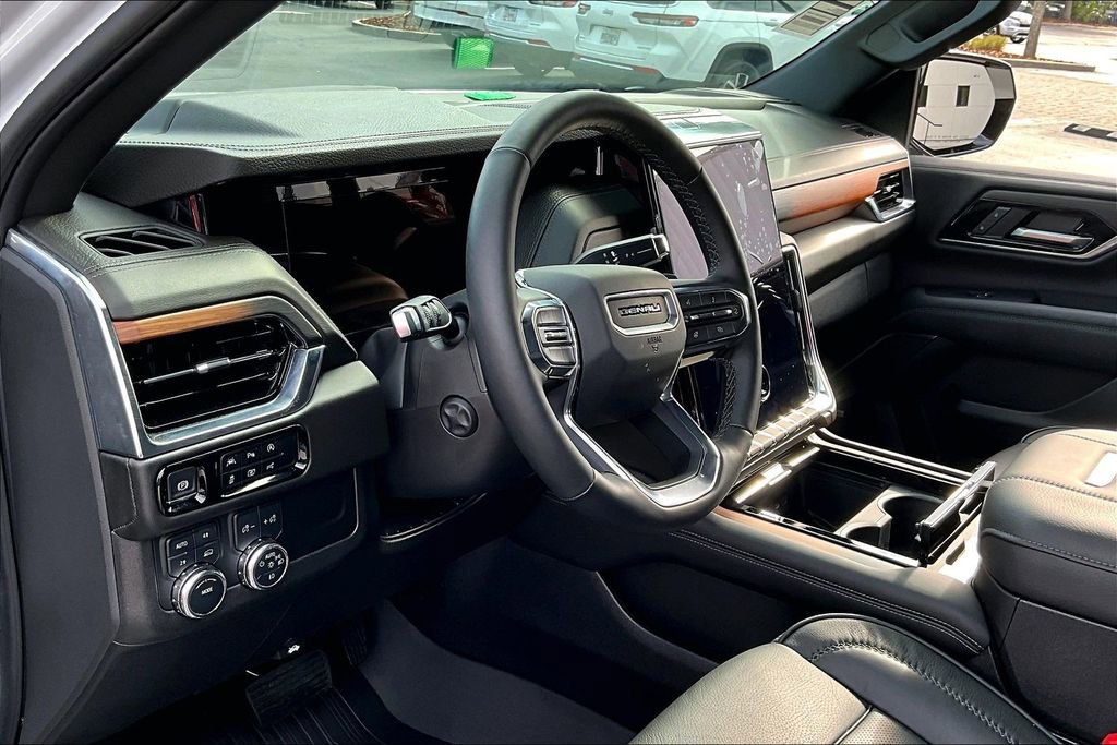 Used 2025 GMC Yukon XL Denali image 16