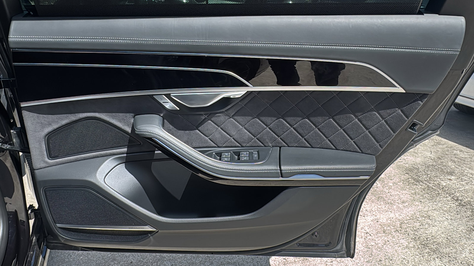 Used 2024 Audi S8 AWD/4WD image 27