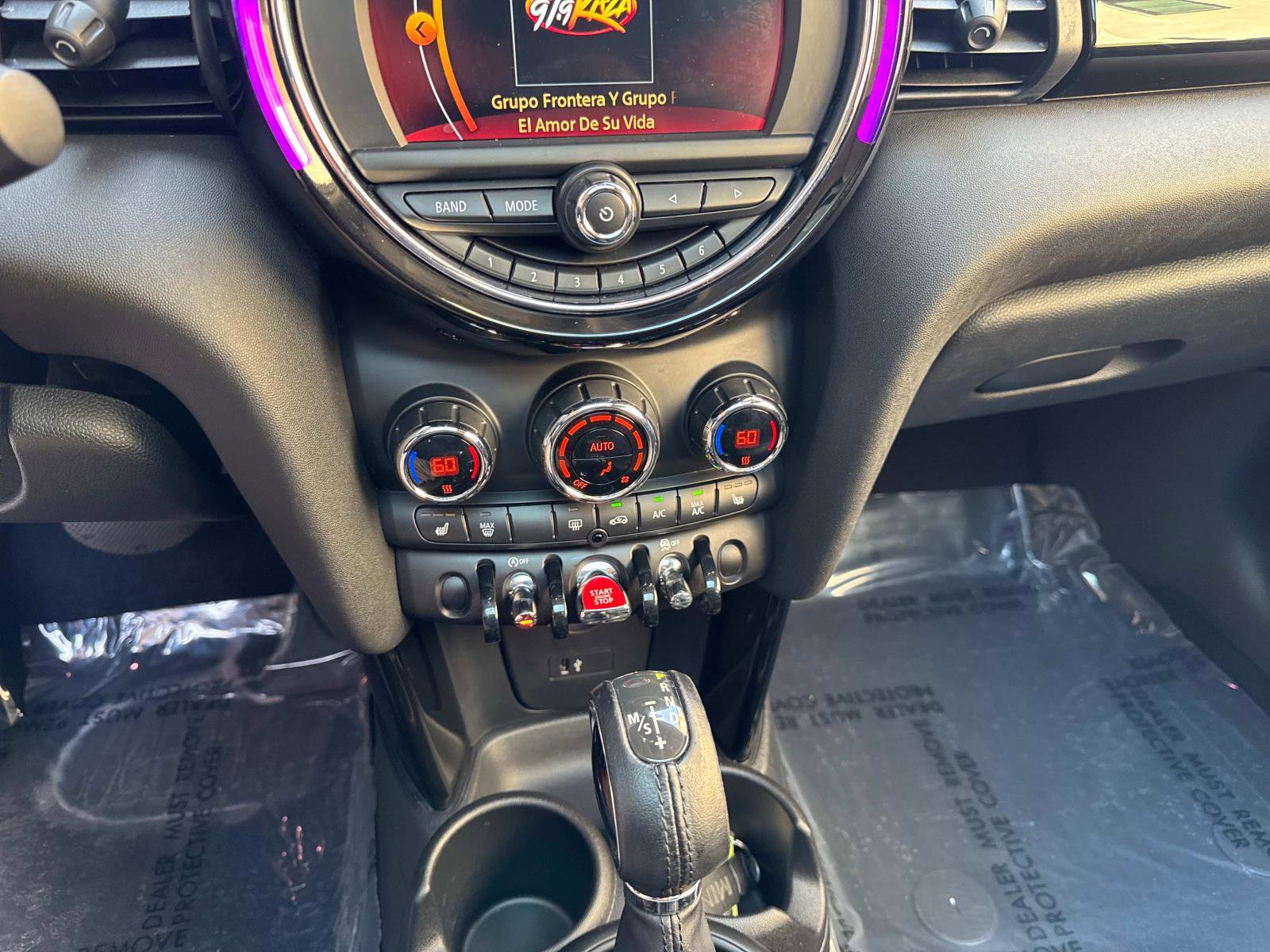 Used 2019 MINI Cooper 4-Door Hardtop w/ Signature Upholstery Package image 17