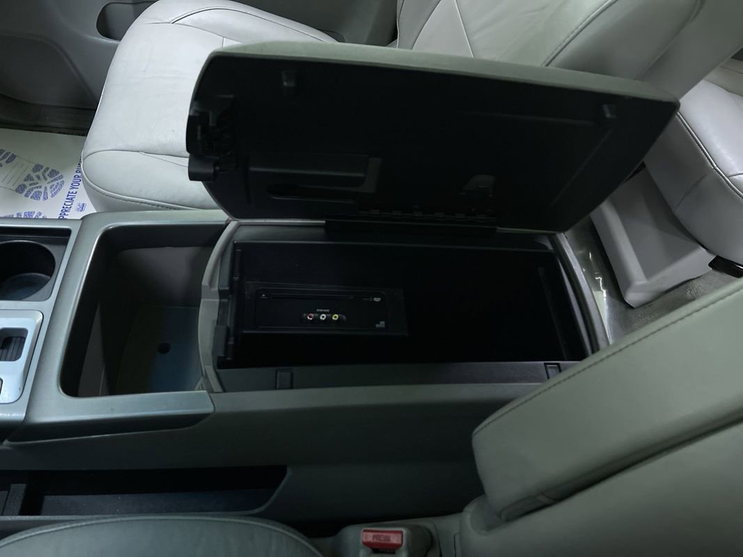 Used 2010 Nissan Armada Platinum w/ Captain Seat Pkg image 27