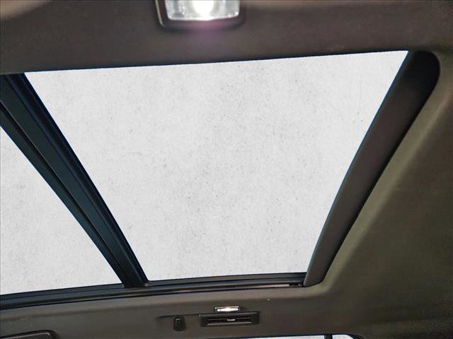 Used 2024 GMC Yukon XL AT4 w/ Technology Package image 21