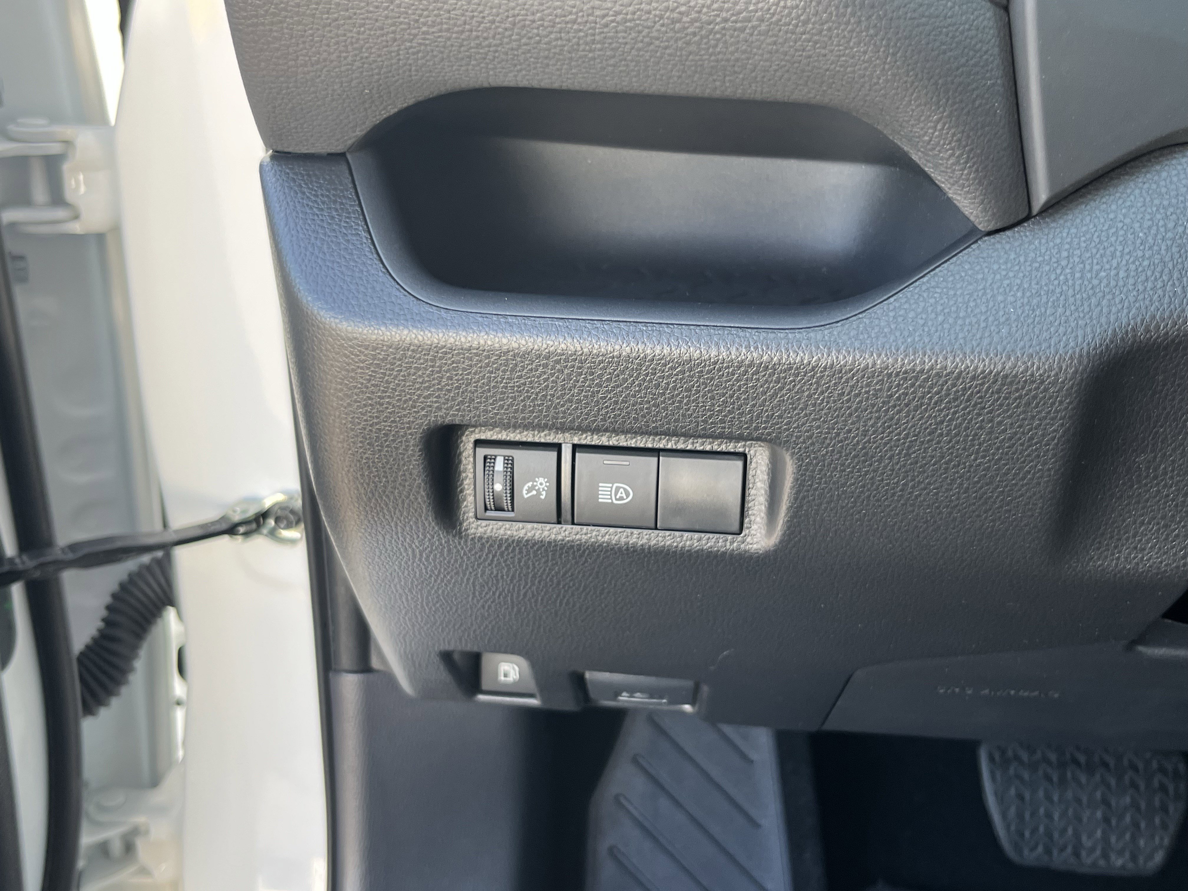 Used 2024 Toyota RAV4 LE AWD/4WD image 25