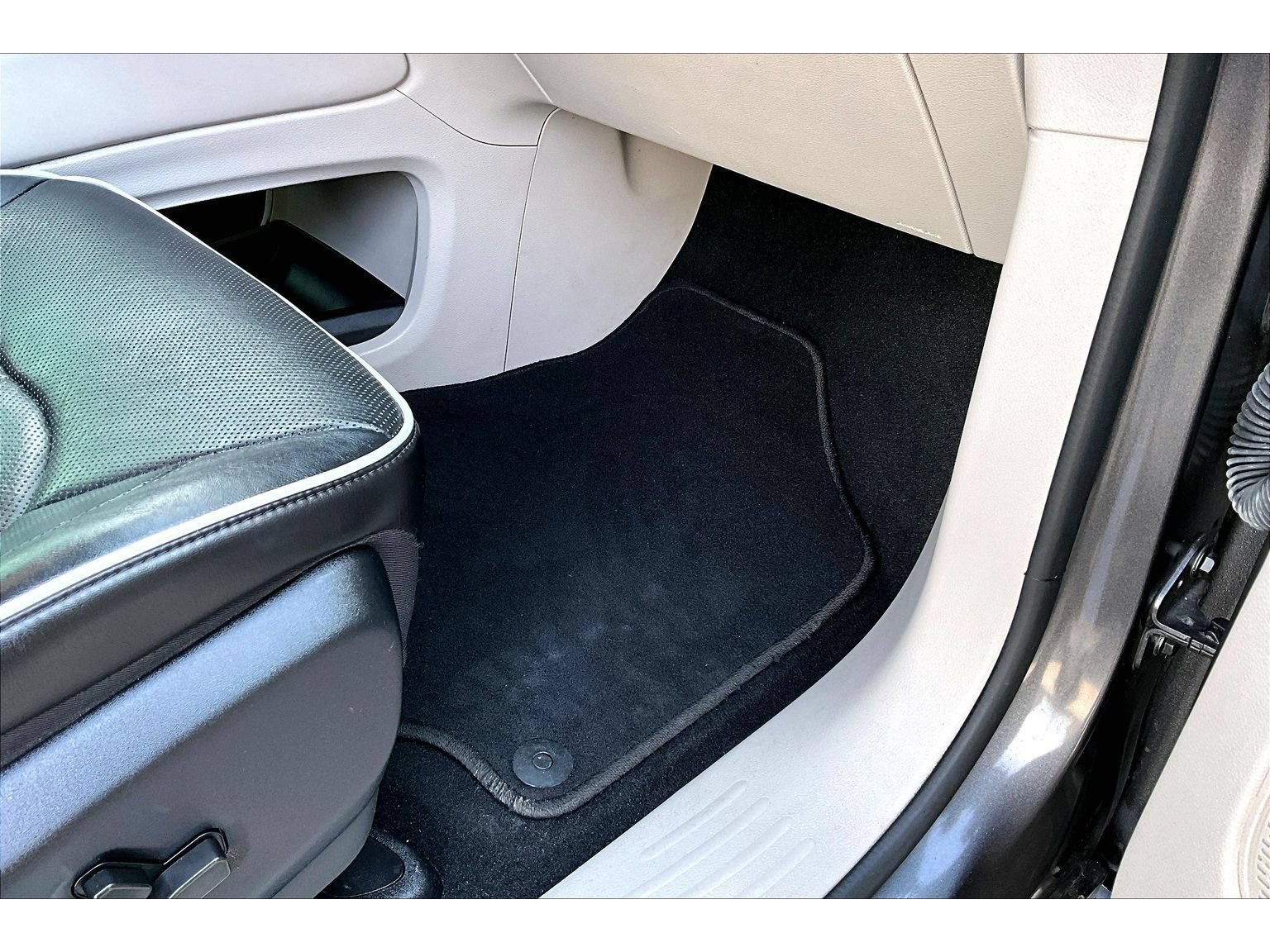 Used 2022 Chrysler Pacifica Limited FWD image 46