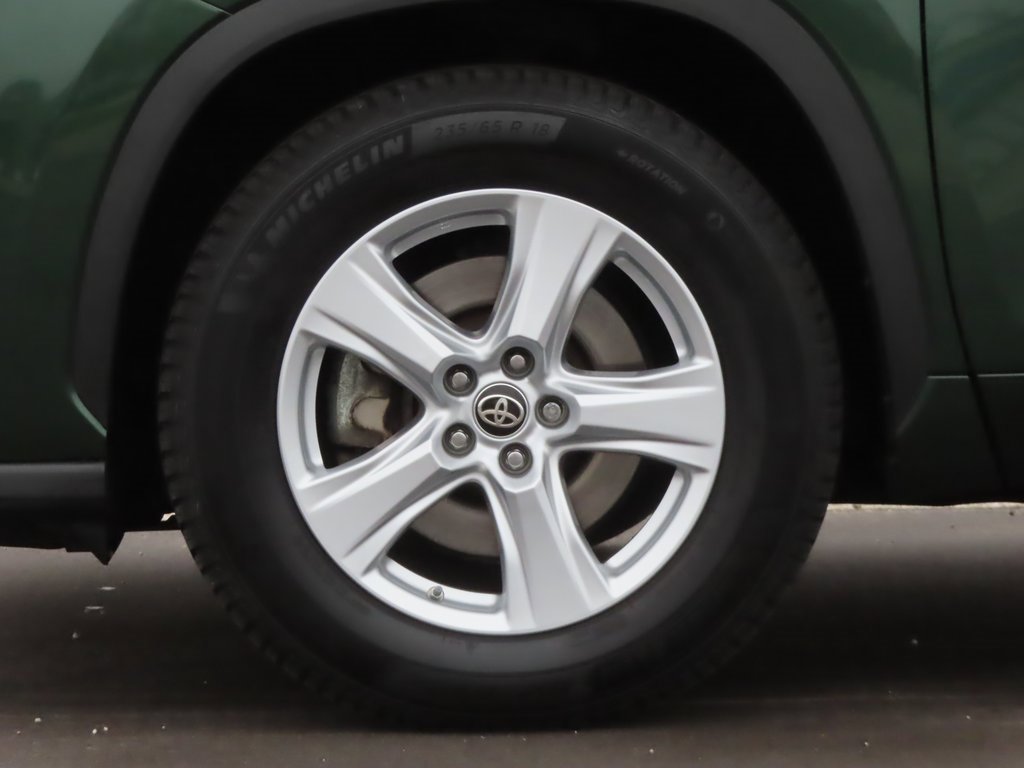 Used 2023 Toyota Highlander L image 11