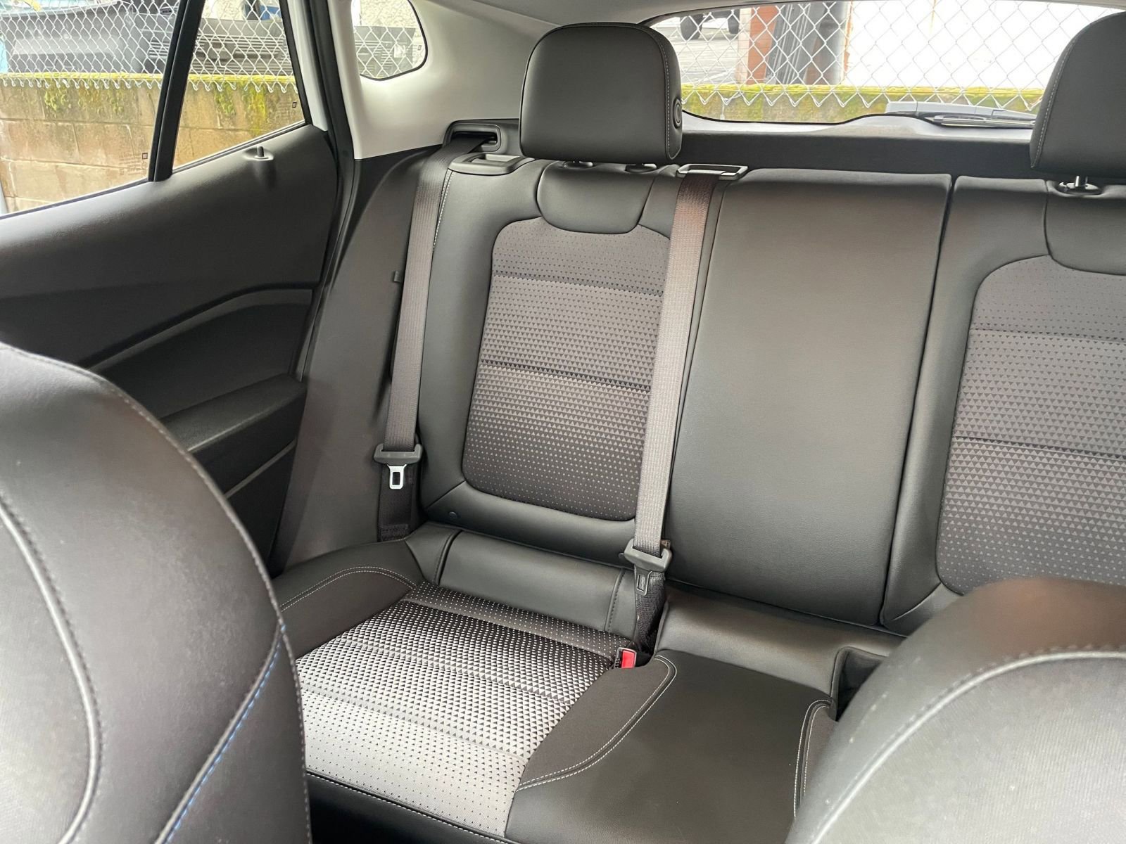 Used 2025 Chevrolet Trax LT image 39