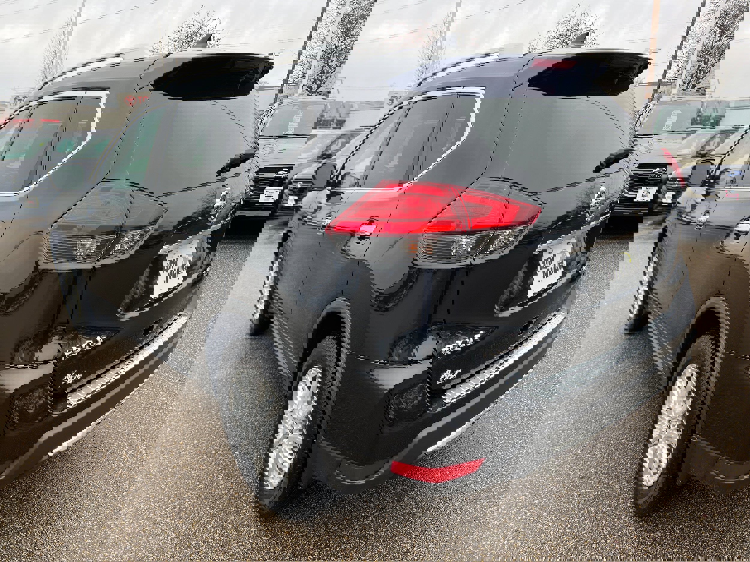 Used 2017 Nissan Rogue SV w/ SV Premium Package image 5