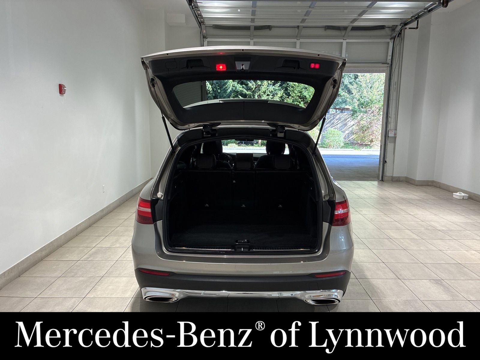 Used 2019 Mercedes-Benz GLC 300 4MATIC image 6