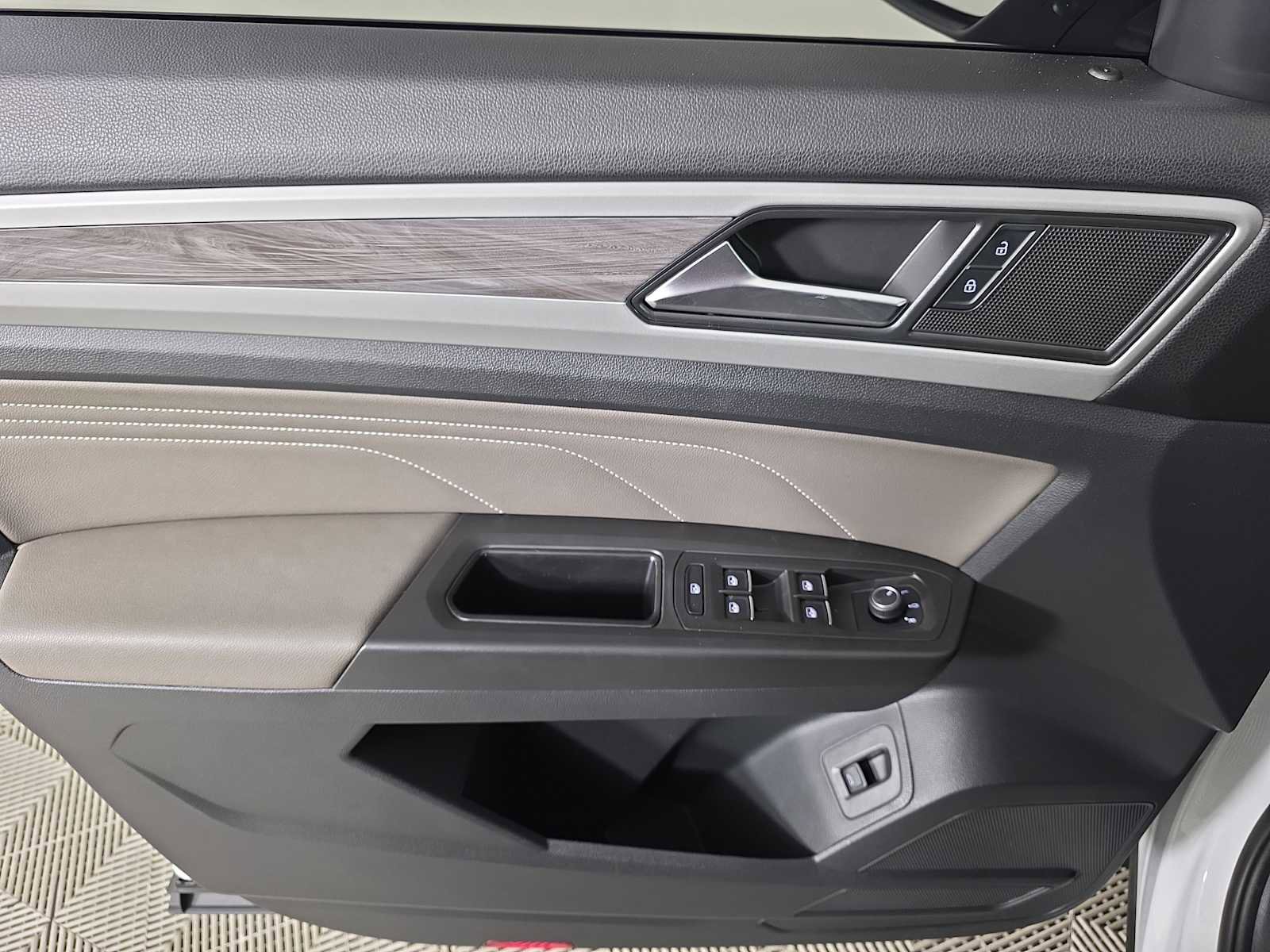 Used 2023 Volkswagen Atlas Cross Sport SE w/ Panoramic Sunroof Package image 25