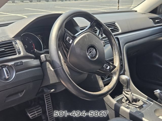 Used 2017 Volkswagen Passat 1.8T R-Line w/ R-Line Lighting Package FWD image 9