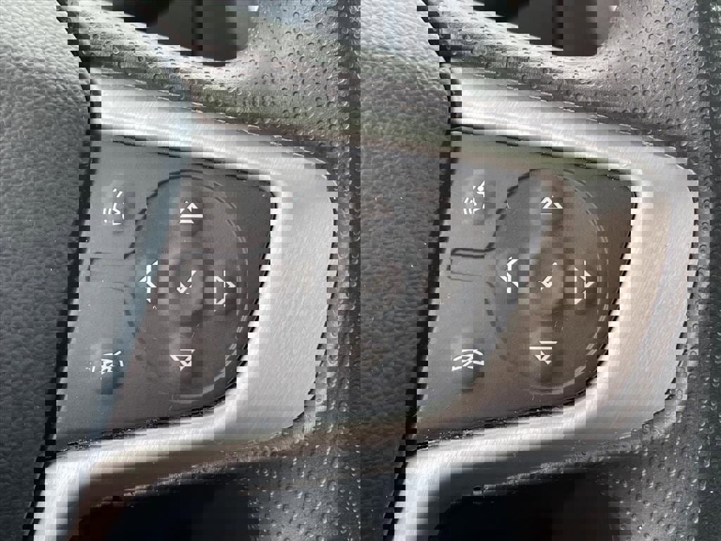 Used 2022 GMC Terrain SLE w/ Driver Convenience Package image 14