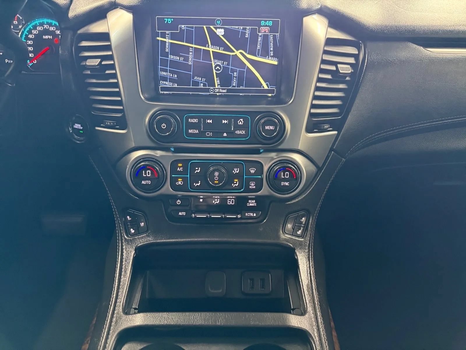 Used 2020 Chevrolet Suburban Premier AWD/4WD image 23
