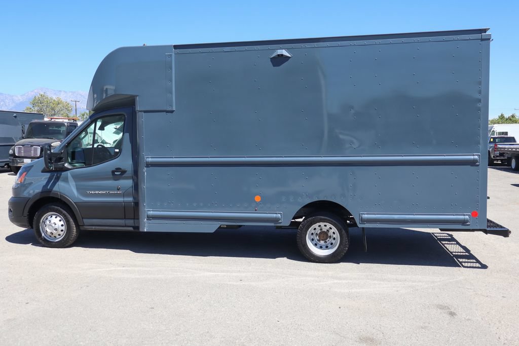 Used 2022 Ford Transit 350 DRW RWD image 5