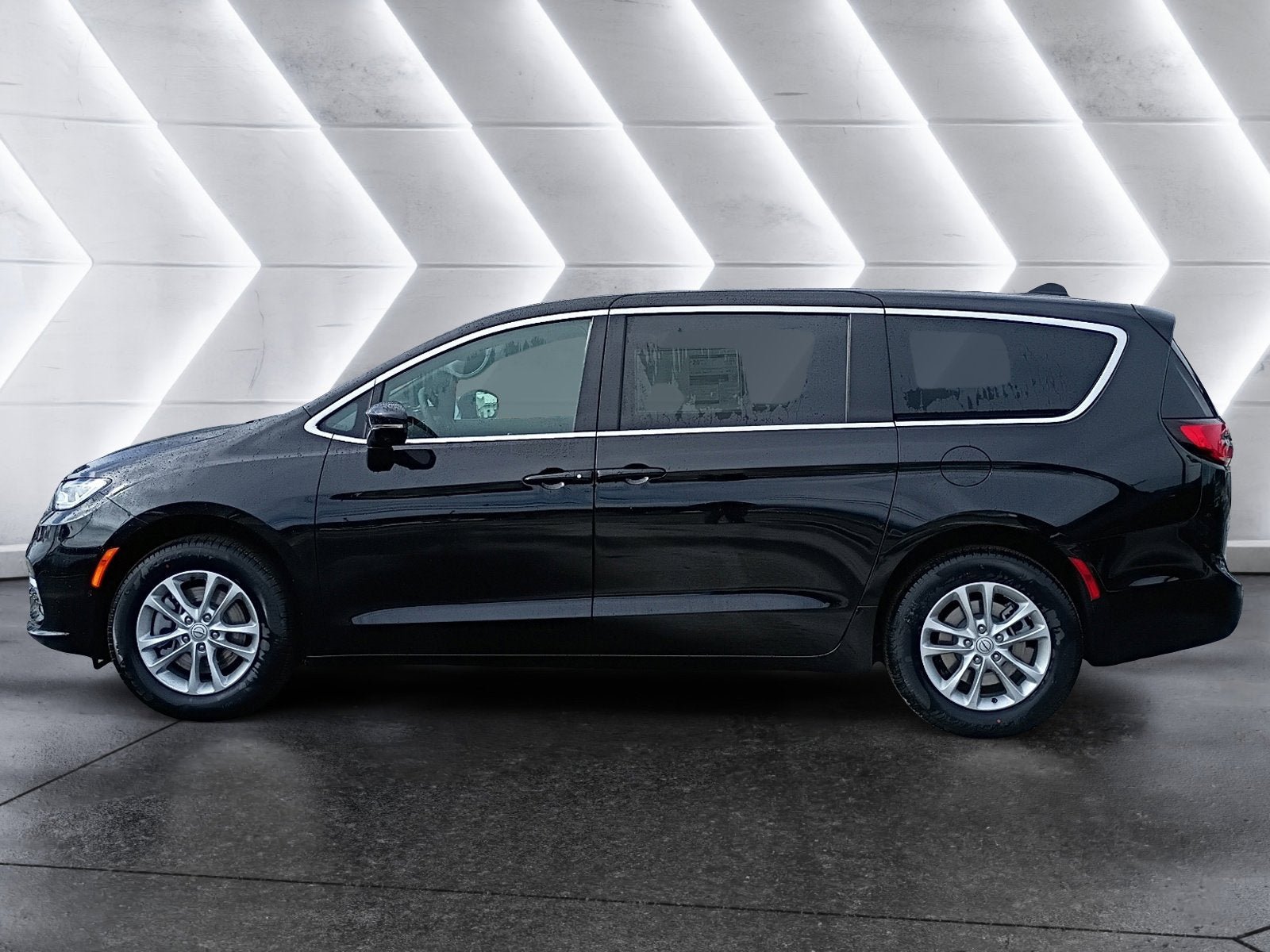 New 2026 Chrysler Pacifica Select image 3