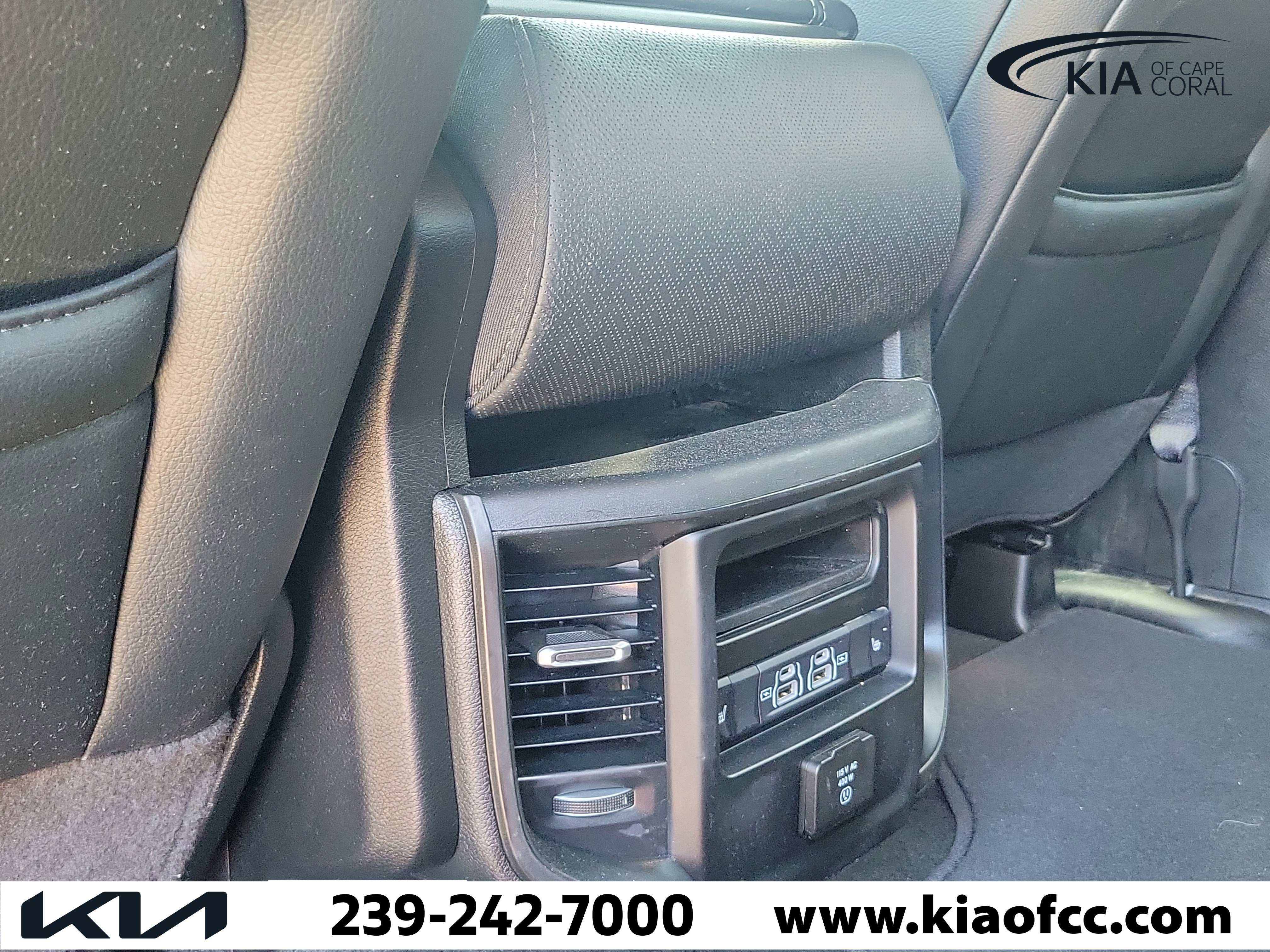 Used 2025 RAM 1500 Laramie AWD/4WD image 17