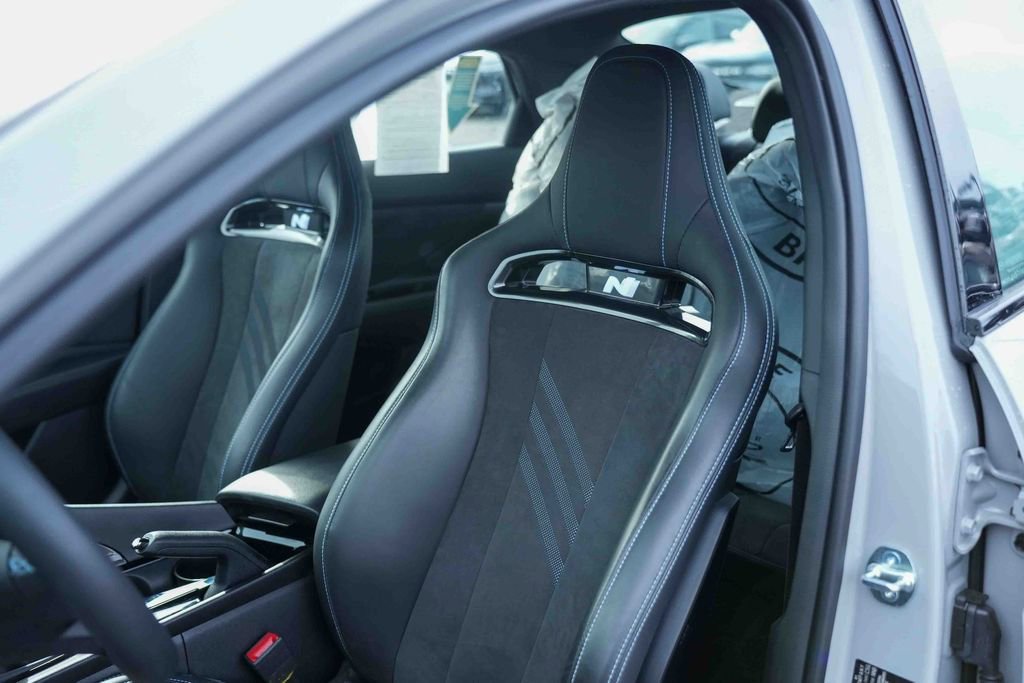 Used 2025 Hyundai Elantra N image 30