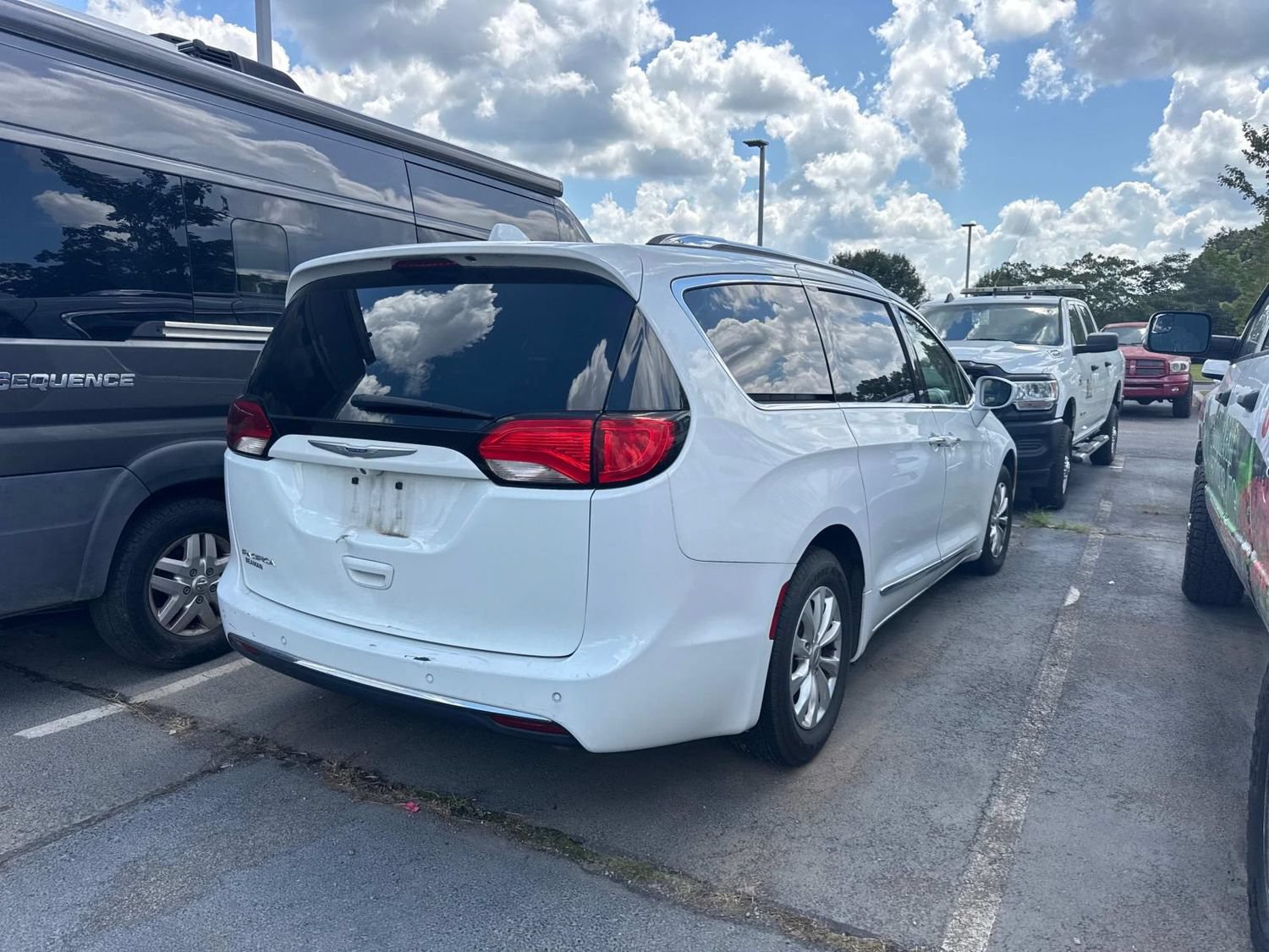 Used 2019 Chrysler Pacifica Touring-L FWD image 7