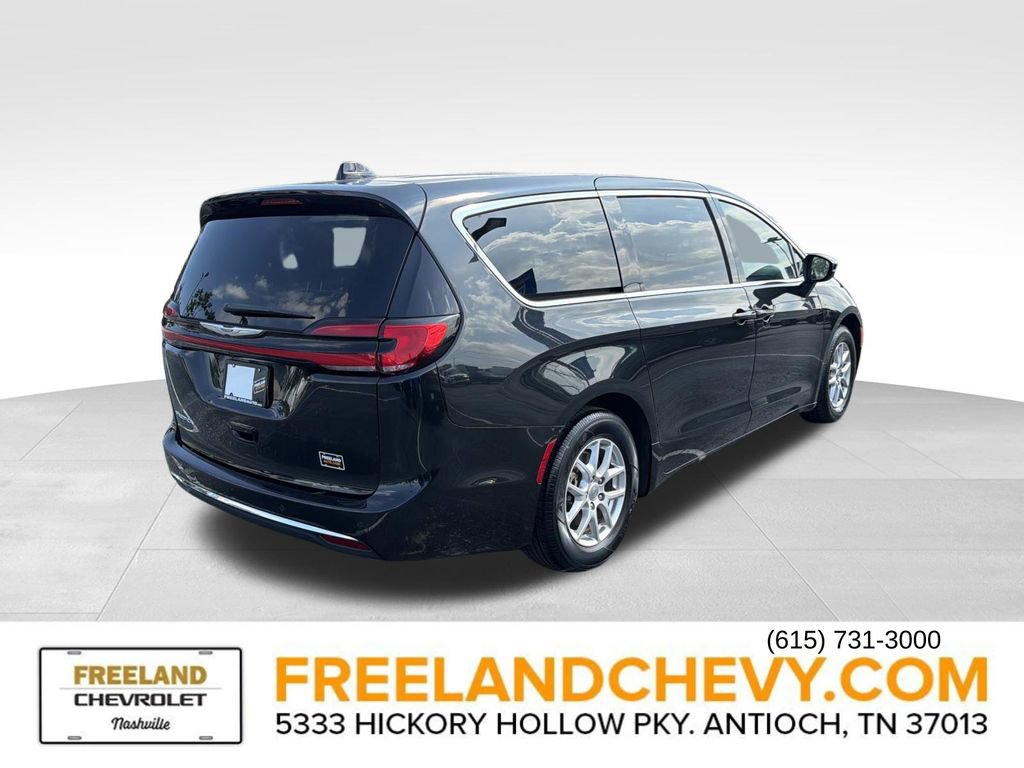 Used 2023 Chrysler Pacifica Touring-L FWD video 3