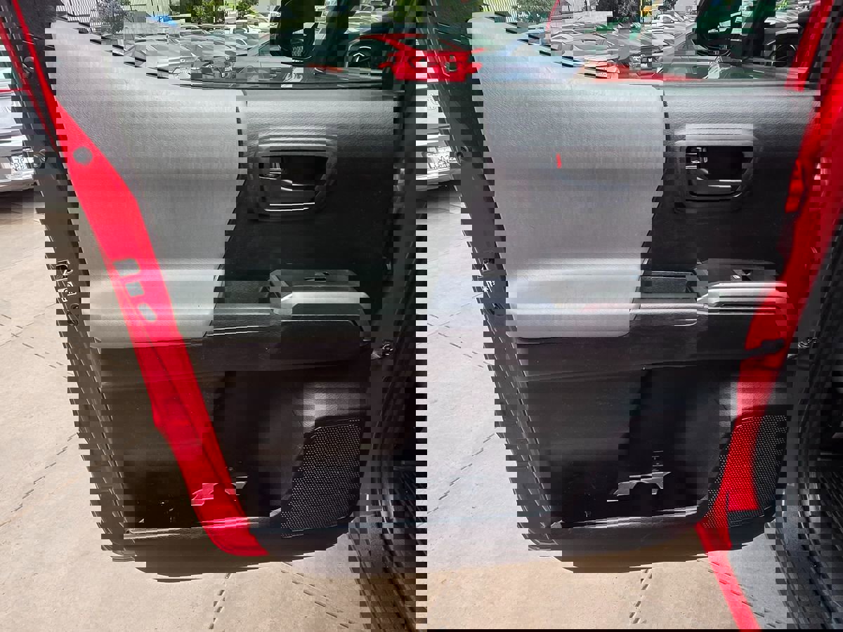 Used 2020 Toyota Tacoma SR5 image 33