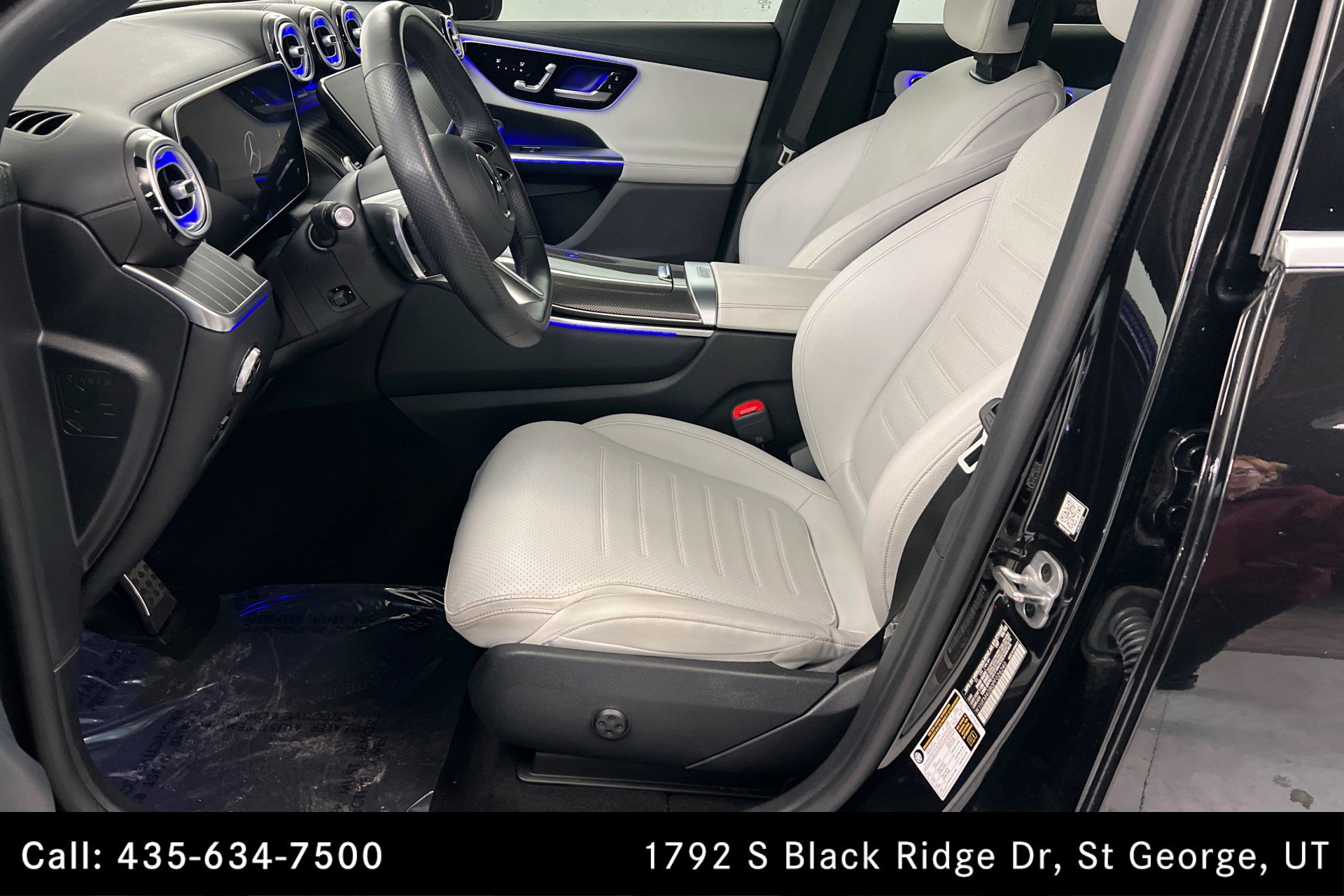 Used 2023 Mercedes-Benz GLC 300 w/ AMG Line image 17