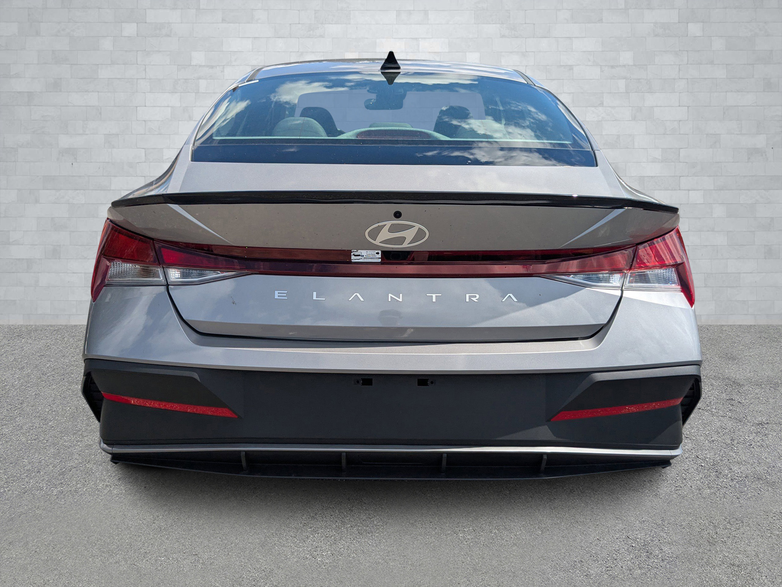 Used 2025 Hyundai Elantra Sport image 6