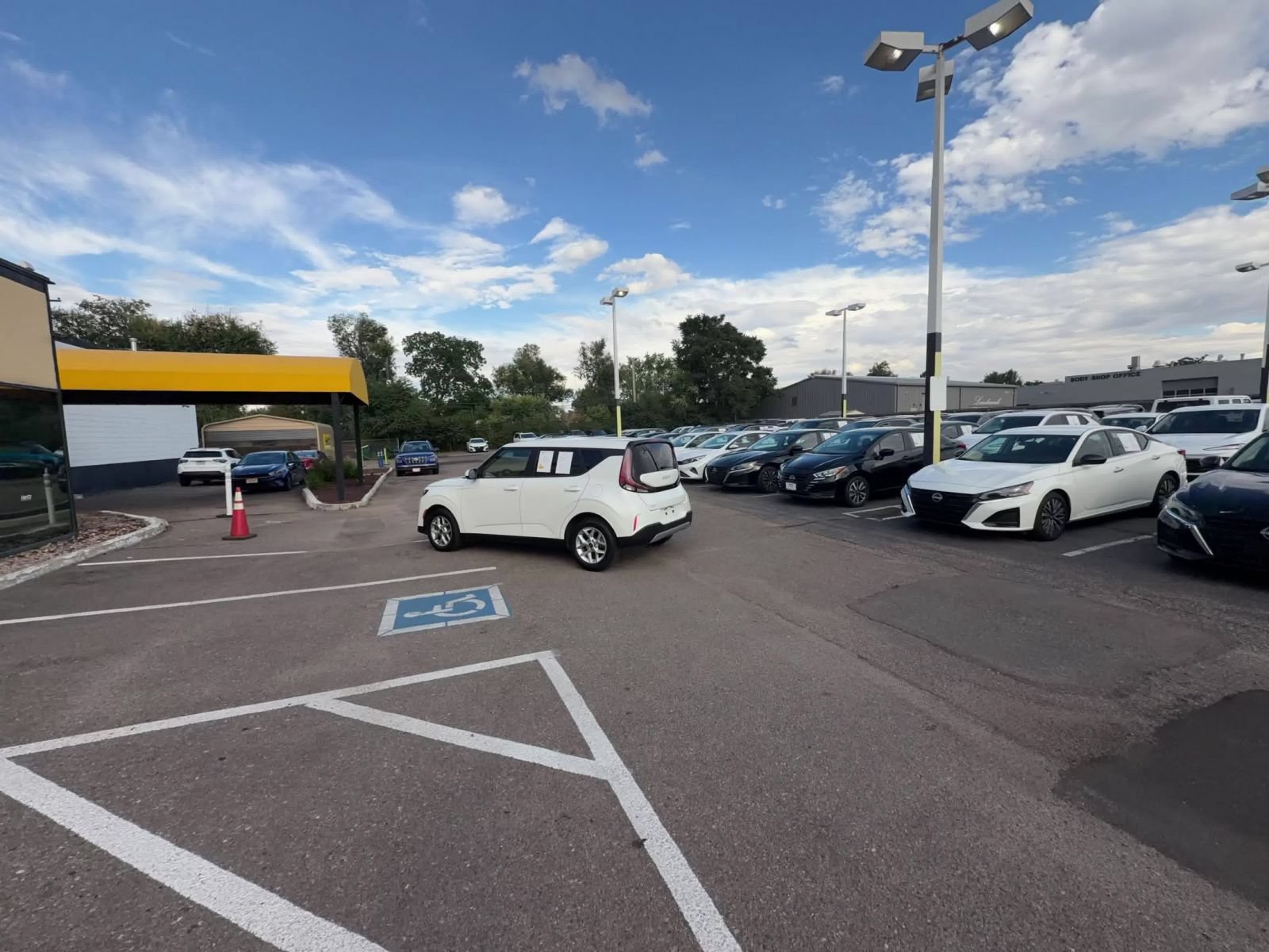 Used 2025 Kia Soul LX w/ LX Technology Package FWD image 13