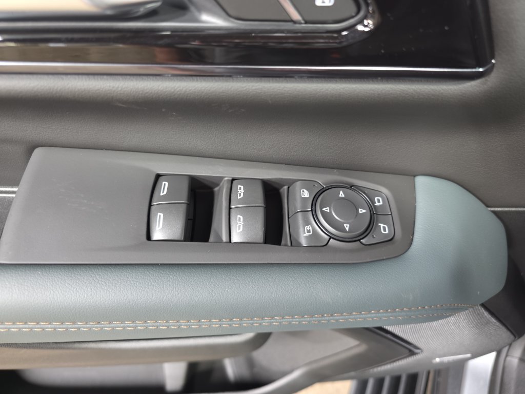 New 2026 GMC Yukon XL AT4 w/ AT4 Premium Plus Package AWD/4WD image 26