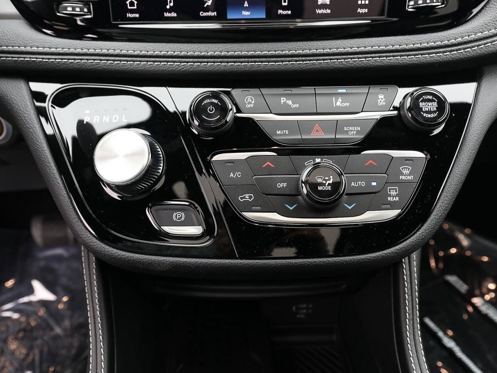 New 2027 Chrysler Pacifica Limited w/ S Appearance Package AWD/4WD image 18
