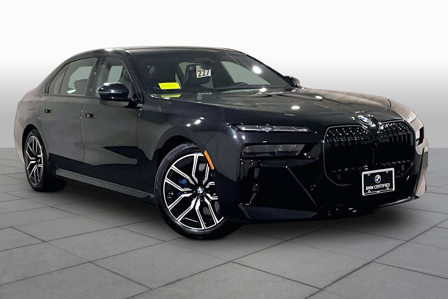 Used 2025 BMW 740i xDrive w/ Executive Package AWD/4WD image 2