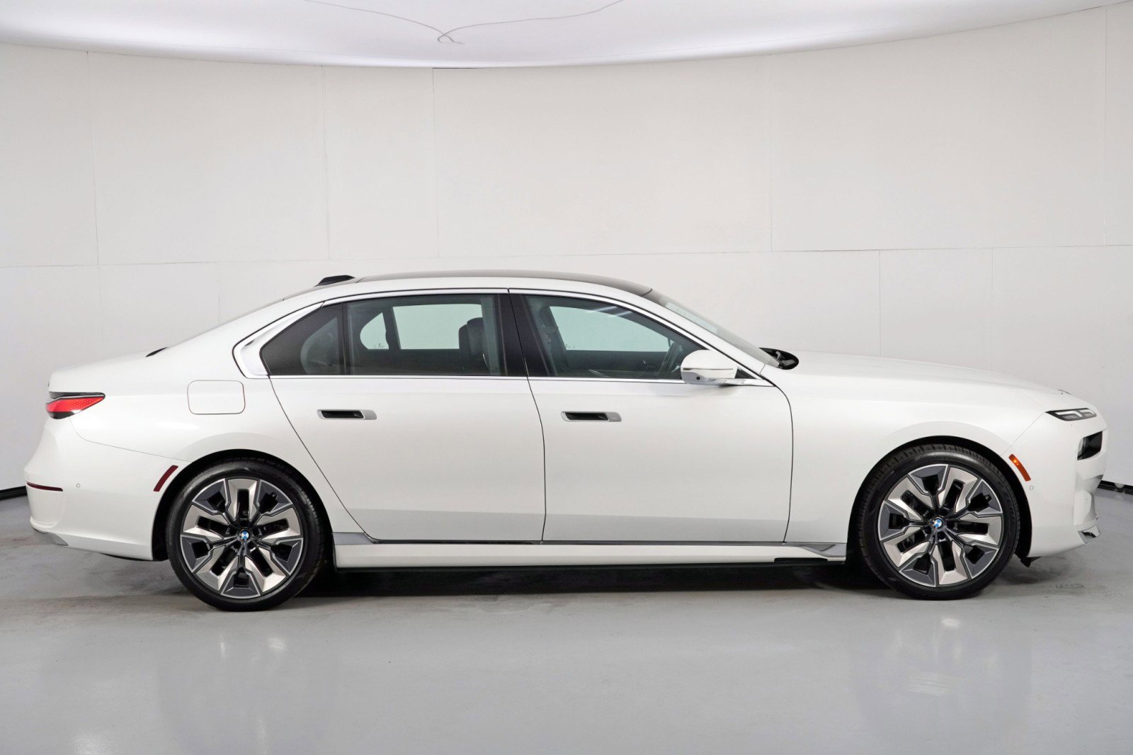 Used 2023 BMW i7 xDrive60 image 61