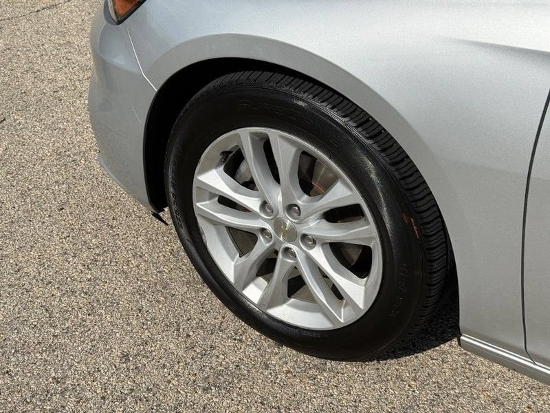 Used 2017 Chevrolet Malibu LT FWD image 10