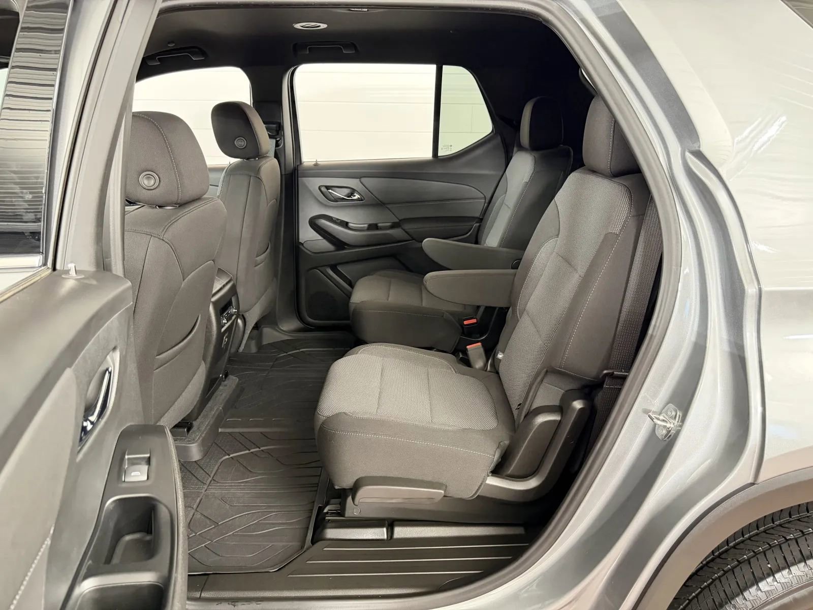 Used 2023 Chevrolet Traverse LT w/ LPO, Floor Liner Package AWD/4WD image 28