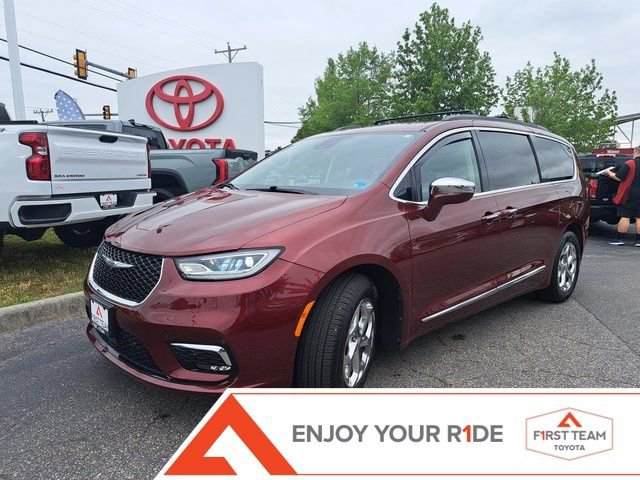 Used 2022 Chrysler Pacifica Limited FWD image 1