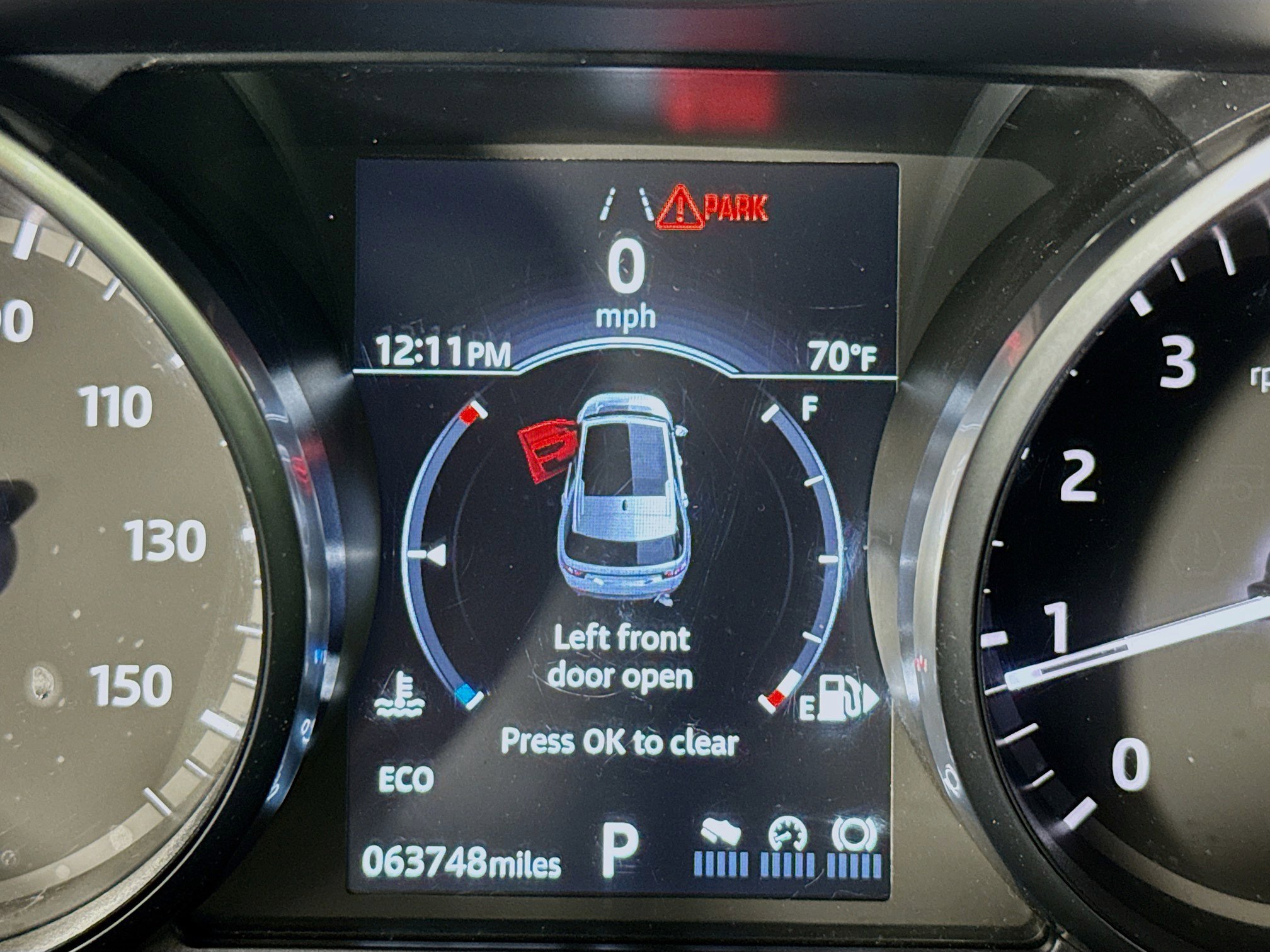 Used 2018 Land Rover Discovery Sport HSE image 15