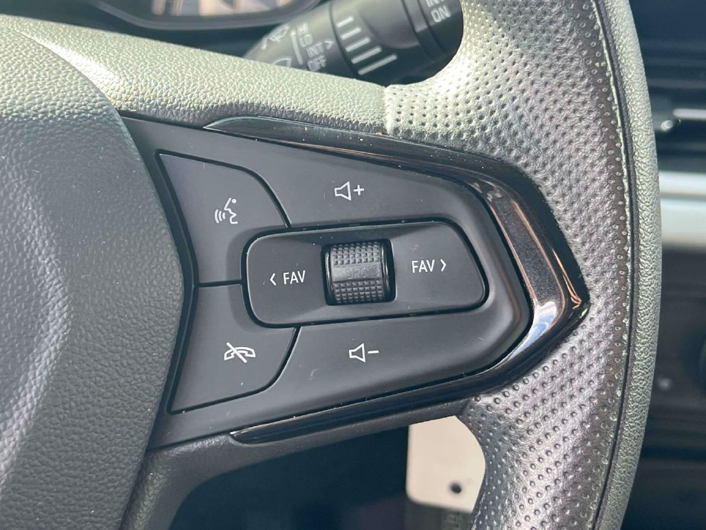Used 2024 Chevrolet Trax LS w/ LS Convenience Package FWD image 18